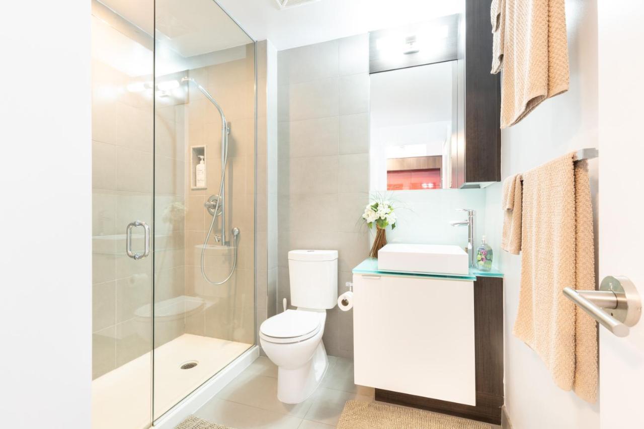 Bright Condo In The Heart Of Toronto Exterior foto