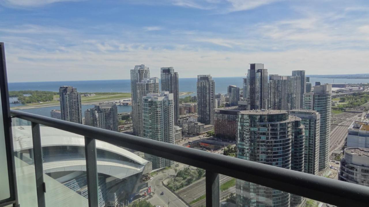 Bright Condo In The Heart Of Toronto Exterior foto